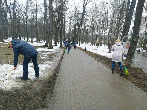 Сотрудники парка Белинского приняли участие в субботнике Сотрудники парка Белинского приняли участие в субботнике