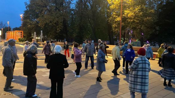 Ярко, громко,  весело...