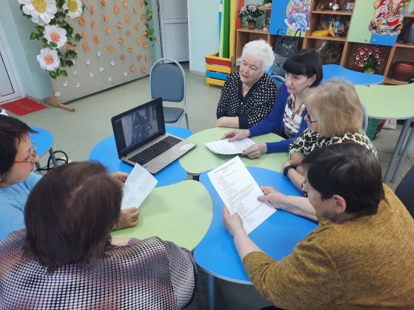 "Поклонимся за тот великий бой"