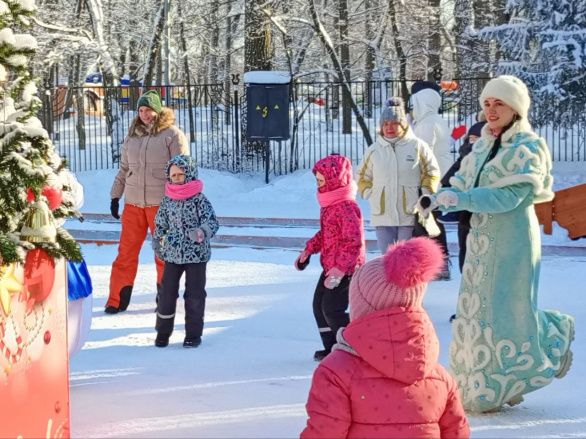 Дед Мороз, Снегурочка и Снеговик ждут вас...