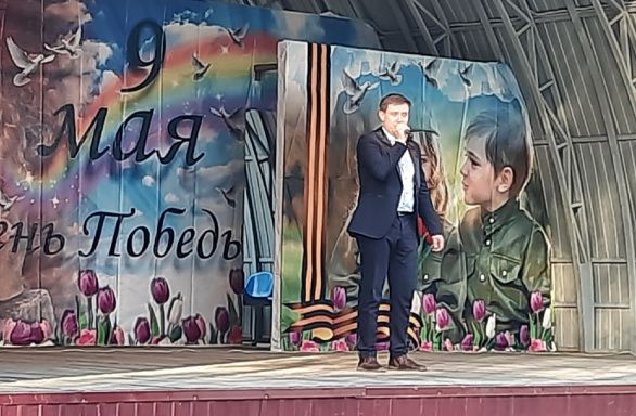 Александр Синюков вновь вышел на сцену
