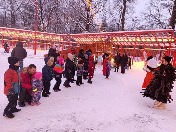 "Диско-ёлка" с любимыми героями мультфильма