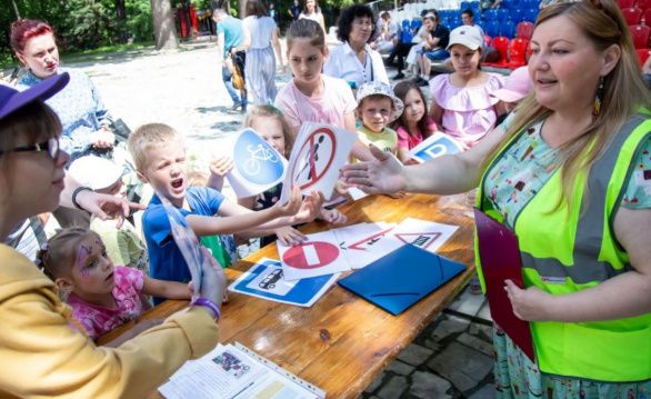 "Весёлый перекрёсток " и центр «Спутник»