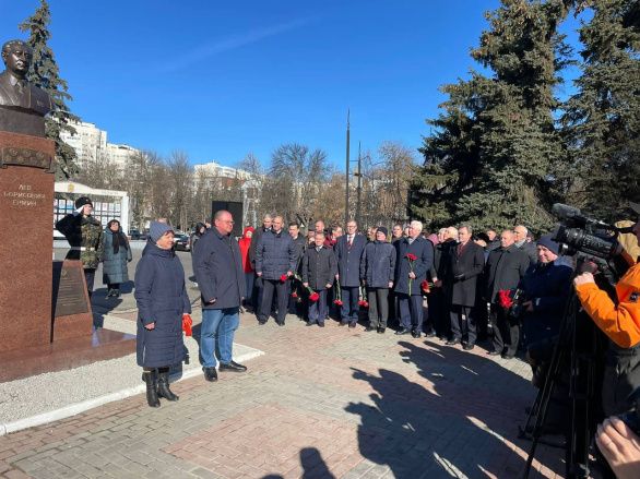 Открытие мемориального бюста памяти Л.Б. Ермина