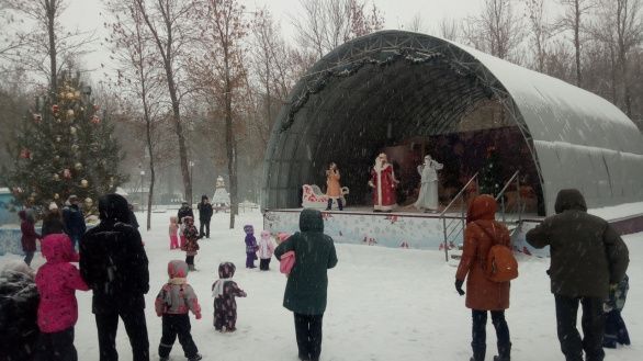 "Как Машенька Снегурочкой хотела стать"