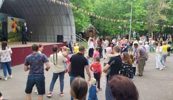 Популярные хиты и много летних ритмов Популярные хиты и много летних ритмов