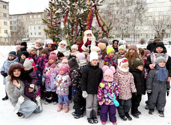 Новогодний праздник двора на ул.Кронштадтская, 2