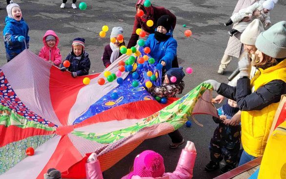 В Детском парке было много смеха и веселья В Детском парке было много смеха и веселья