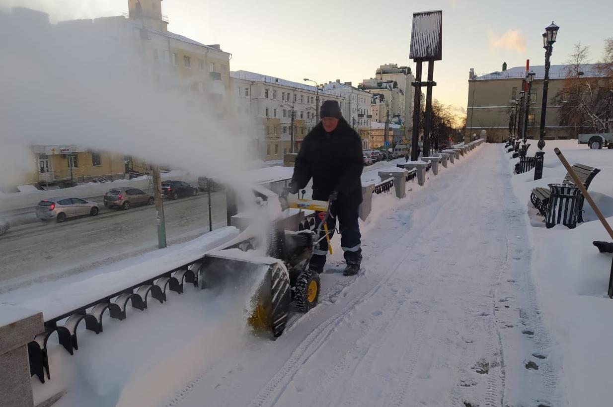 Уборка территории от снега