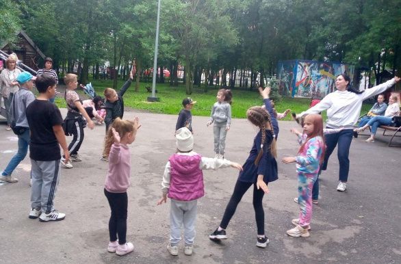"Клуб весёлых и юных" "Клуб весёлых и юных"