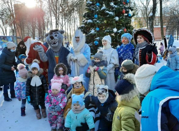 Дети и взрослые попали в волшебную сказку...