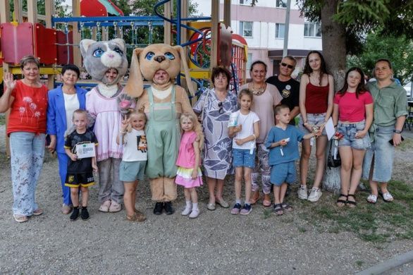 Праздник двора на улице Леонова 