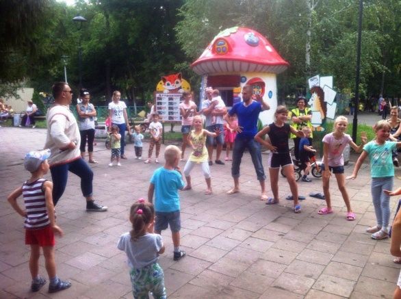 Танцевально-игровая программа 