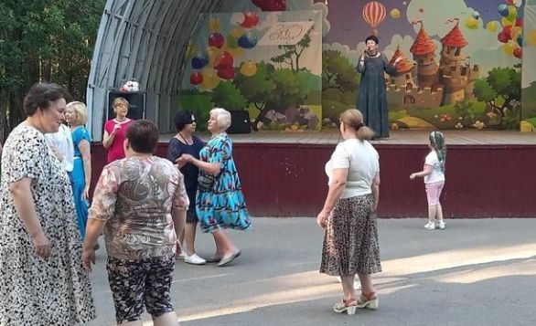 Музыка, танцы и аплодисменты Музыка, танцы и аплодисменты