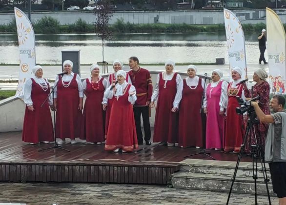 Вокальный коллектив "Околица" выступил