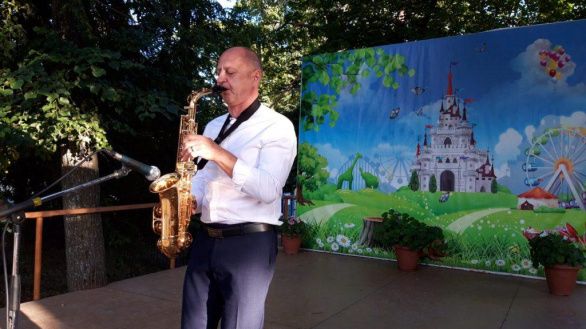 Саксофонист Вячеслав Колобов