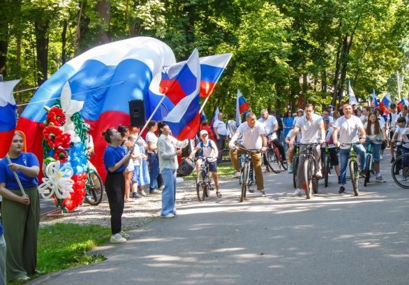 МАССОВЫЙ ПАРАД «ТРИКОЛОР» 