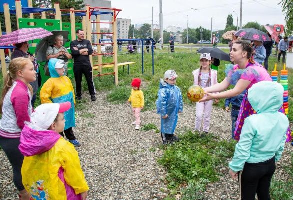Праздник двора на ул. Карпинской