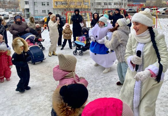 Новогодний праздник двора 