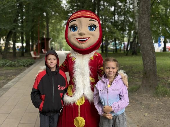 По зелёным аллеям прогулялась сама Царевна