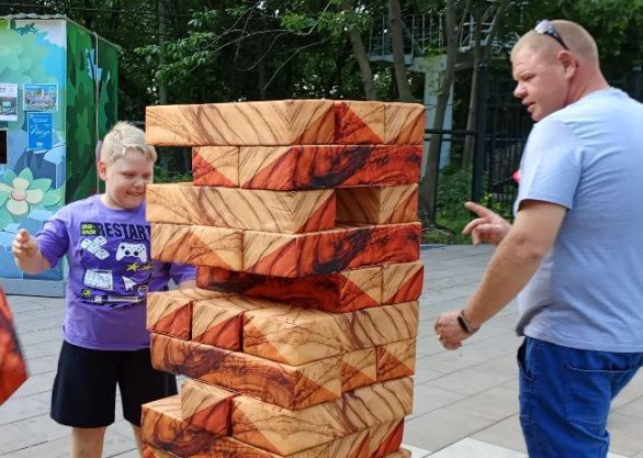 Впервые Гигантская Дженга
