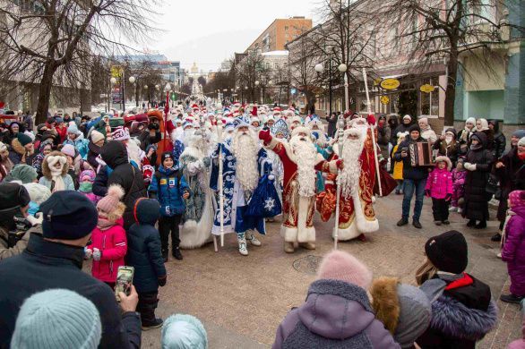 ШЕСТВИЕ ДЕДОВ МОРОЗОВ