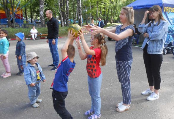 "Ура! Зажигает детвора"