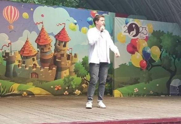 Зрители просили солиста спеть на "бис" Зрители просили солиста спеть на "бис"