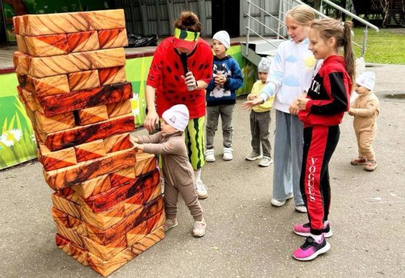 Мир ярких красок и тёплых улыбок Мир ярких красок и тёплых улыбок