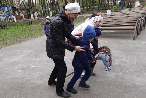 "Аты-баты шли солдаты..."