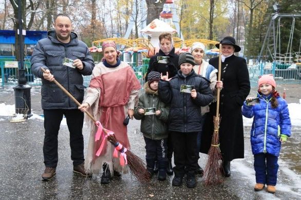 «Вечеринка Бабок Ёжек»