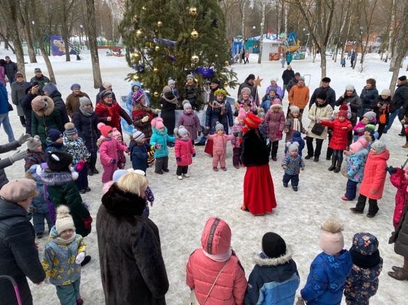 Сказочные герои встречали гостей в Детском парке