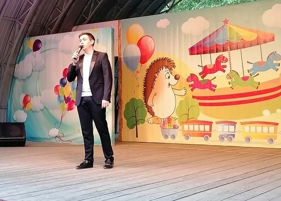 "Славный город твой и мой"