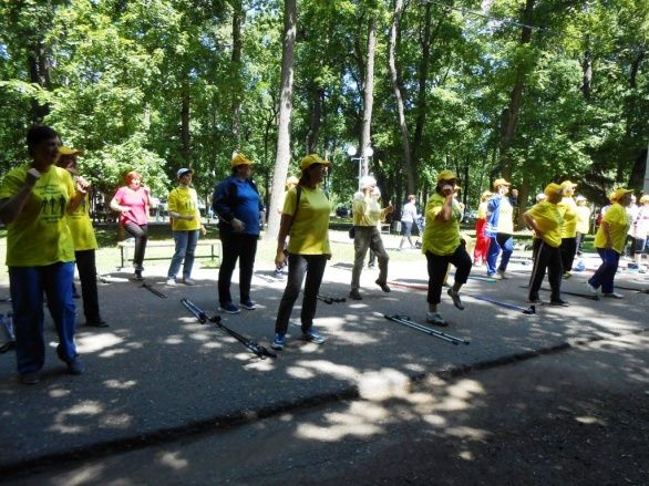 Фестиваль скандинавской ходьбы на Олимпийской аллее