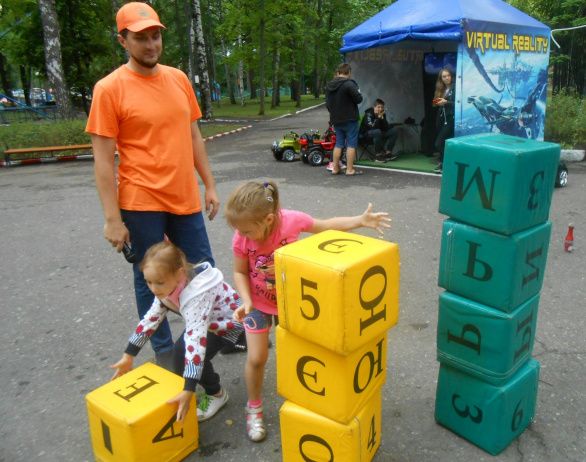 "Приключения в Зазеркалье"