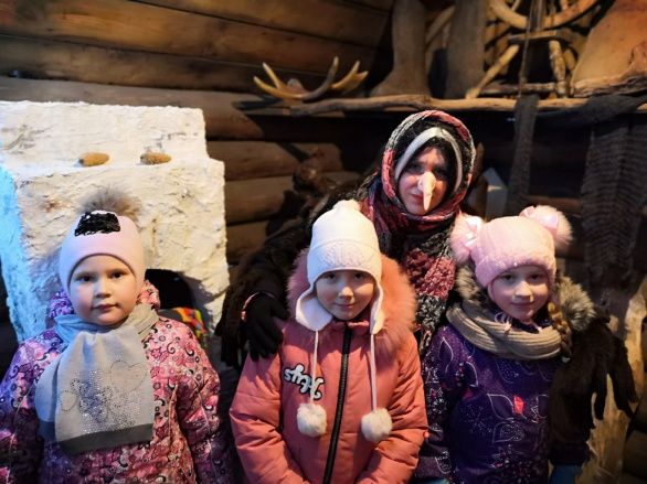 Баба Яга пригласила к себе в гости
