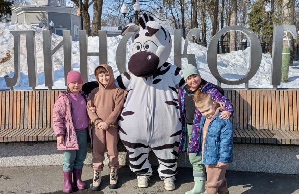В парке гуляет зебра - значит, весна точно пришла!